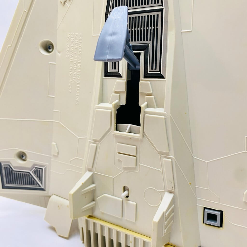 Vaisseau vintage - Snowspeeder Kenner 1980 vue de dessous